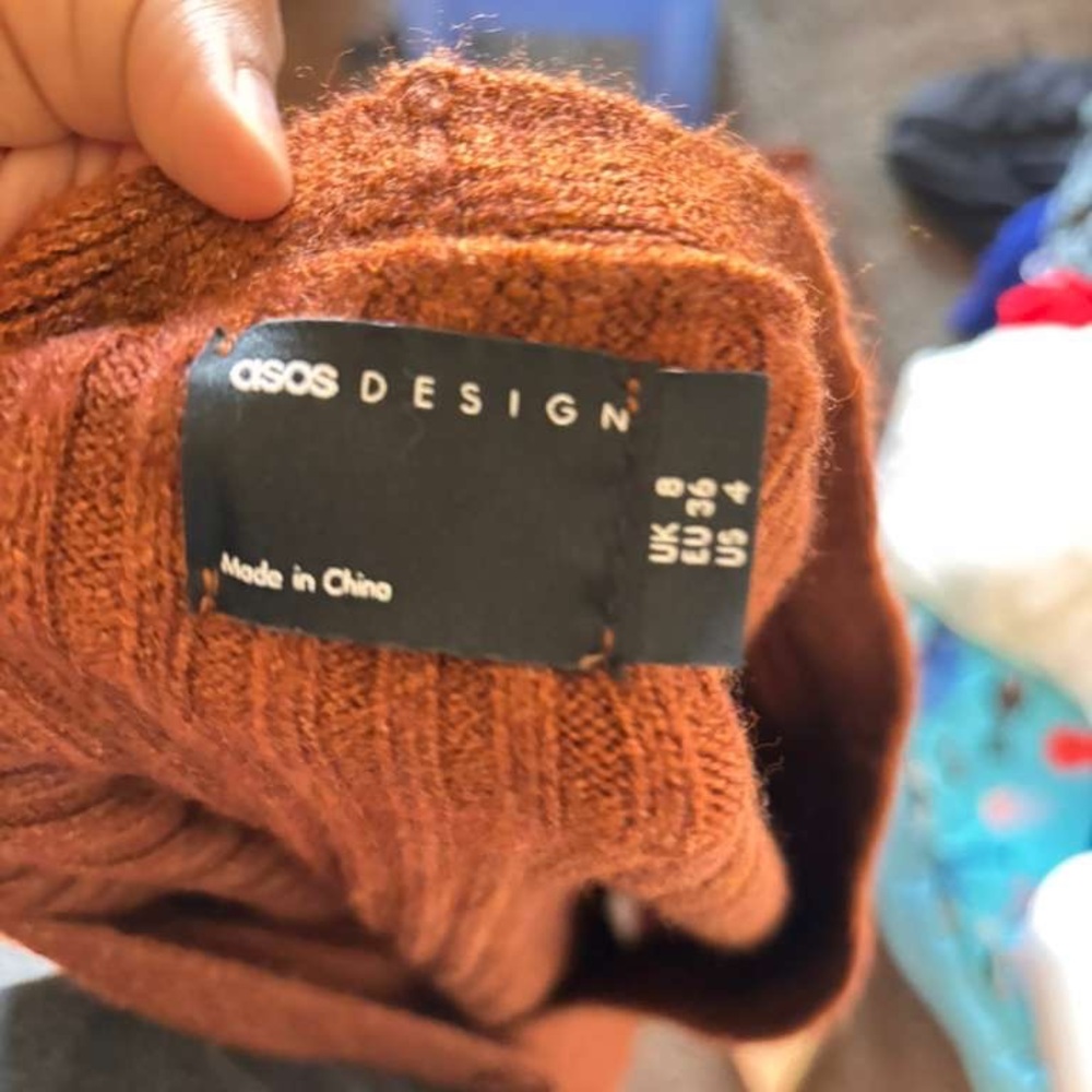 ASOS Rust Ribbed V-Neck Buttoned Cropped Cardigan - Picture 4 of 4